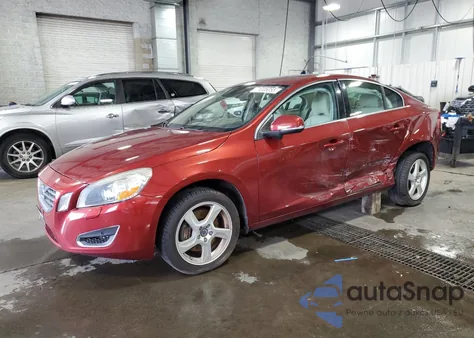 2013 Volvo S60 T5 z USA, uszkodzony, nr VIN YV1612FS2D2211734